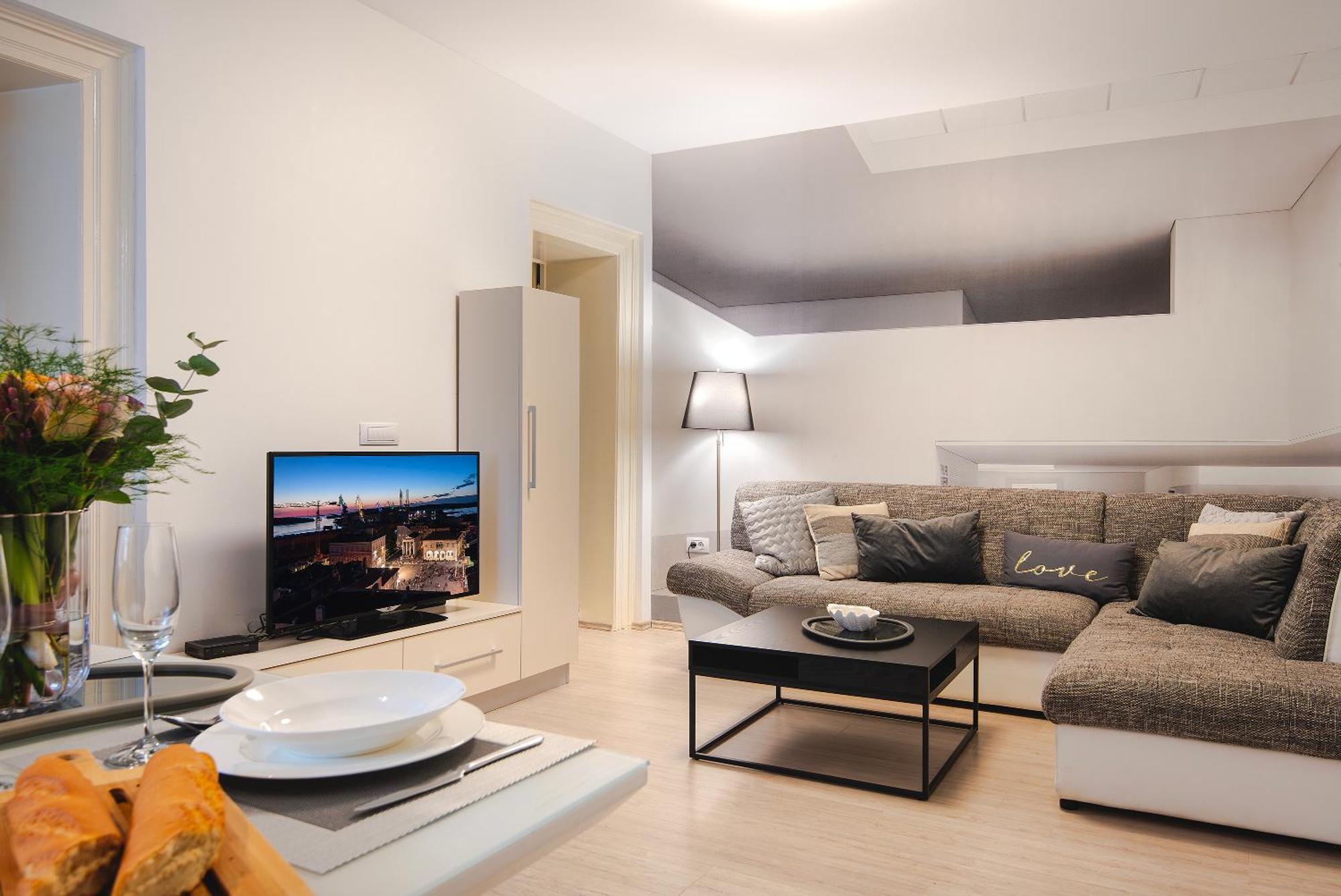 Arta Apartment City Center II - With Private Parking Pula Ngoại thất bức ảnh